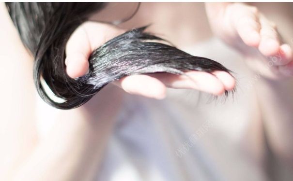 夏季多久洗一次頭好？關(guān)于洗頭的注意事項有哪些(2)