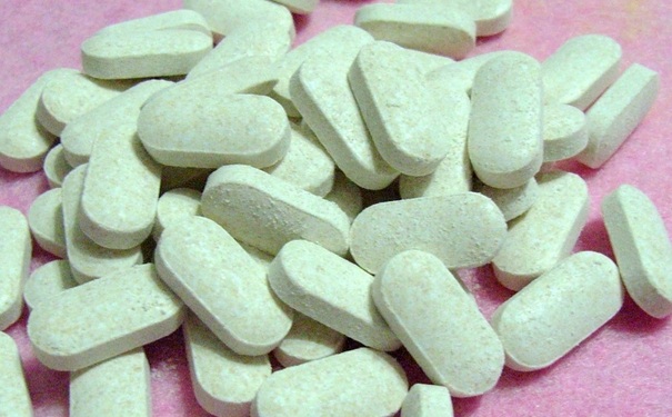 哺乳期缺鈣會(huì)影響寶寶嗎？哺乳期媽媽缺鈣會(huì)導(dǎo)致寶寶缺鈣嗎？(1)