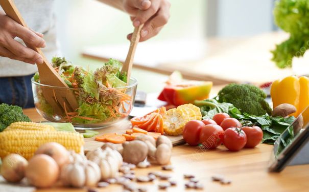 女孩吃什么能夠促進胸部發(fā)育？不同食譜的豐胸原理是什么？(1)