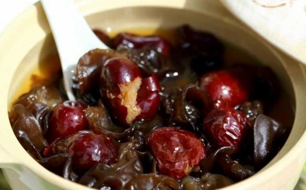 孕婦補(bǔ)鐵應(yīng)該吃哪些食物？孕婦缺鐵吃豬血有用嗎？(1)