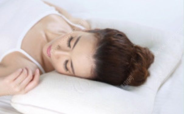低頭對(duì)頸椎是否有損害？日常生活中如何護(hù)頸？(1)