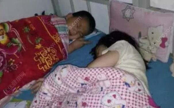 女兒高燒40.2度昏迷一整天，爸爸在喝酒不管，發(fā)高燒該怎么辦？(3)