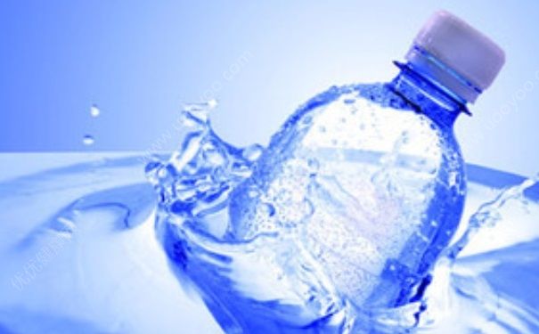 人造礦泉水與天然礦泉水的區(qū)別是什么？哪個水喝了對人體健康有利？(1)