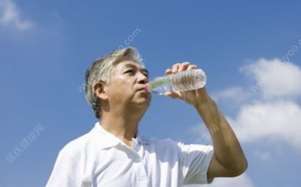 我們該如何健康飲水？健康飲水如何注意喝水的時間？(1)