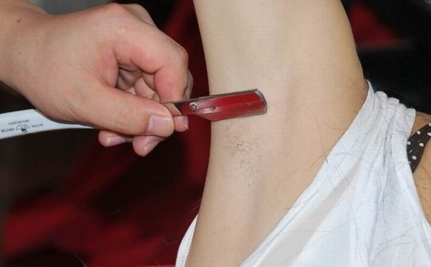 刮腋毛容易的乳腺癌？刮腋毛的危害有哪些？(1)