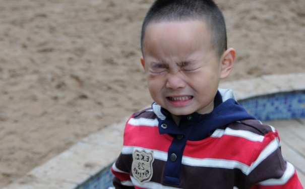 眼睛進(jìn)沙子了怎么辦？眼睛進(jìn)沙子怎么恢復(fù)？(1)