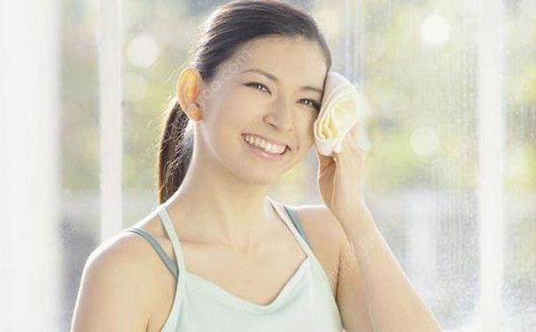 夏天汗味重是什么原因？為什么夏天汗味比較重？(1)