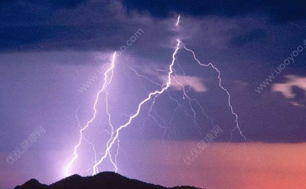 下暴雨可以開(kāi)空調(diào)嗎？暴雨天開(kāi)空調(diào)好嗎？(4)