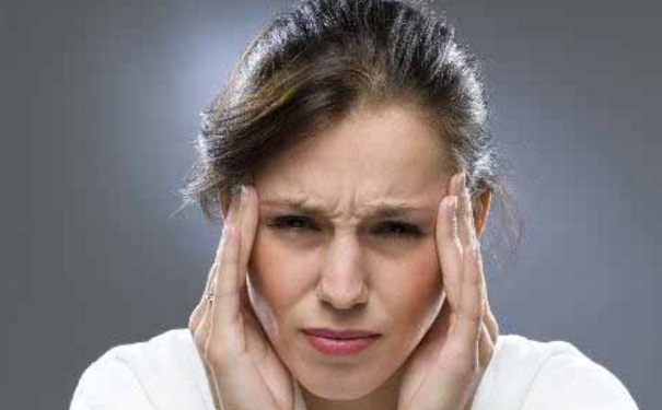 女人常感到頭暈?zāi)垦Ｊ窃趺椿厥拢颗猿８械筋^暈?zāi)垦Ｔ趺崔k？(1)