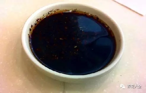 每次澆水的時(shí)候加進(jìn)去1滴醋就可以了！
