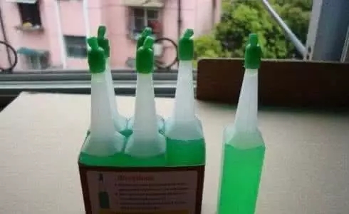 富貴竹同樣需要施肥，每半月給它滴一次稀薄的營養(yǎng)液，可以讓它蹭蹭長。