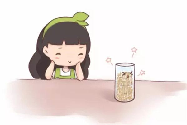 他用1個礦泉水瓶就生出了豆芽，太實用了