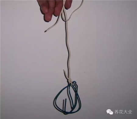 衣架揉成一團