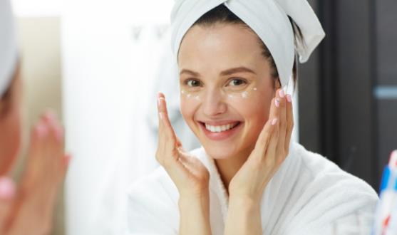 女生什么時候用眼霜最好 眼霜的使用誤區(qū)分享