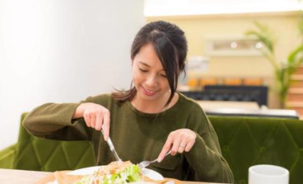 吃飯細(xì)嚼慢咽有好處？6大好處讓你驚呆