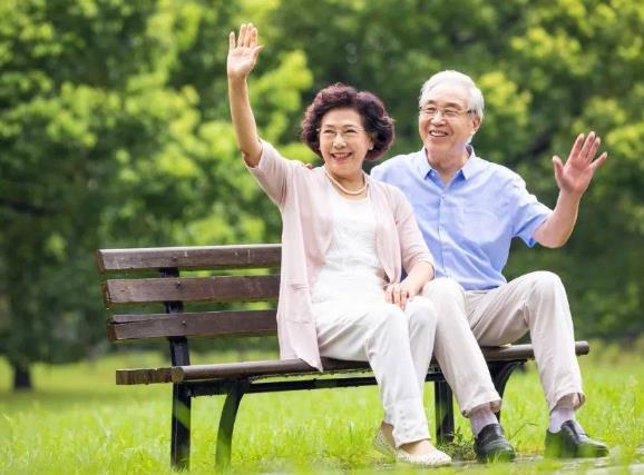 如何避免老人夏季中暑？老年人中暑后有哪些表現(xiàn)？
