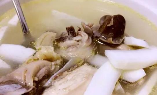 孕婦可以吃椰子煲雞嗎？喝椰子煲雞湯上火嗎？