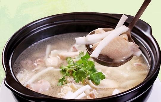 孕婦可以吃椰子煲雞嗎？喝椰子煲雞湯上火嗎？