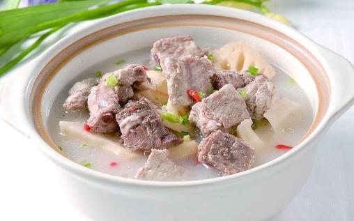 骨頭湯里的白色物質(zhì)是什么？怎么燉骨頭湯是白色的？?