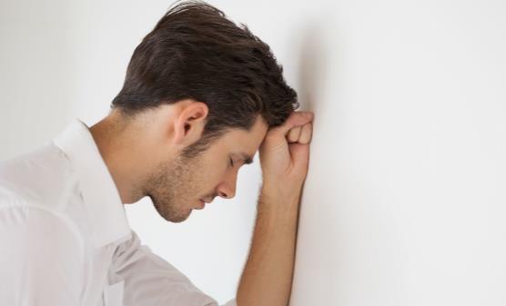 焦慮癥會導(dǎo)致哪些危害？焦慮?????癥怎么治療？