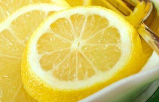 喝檸檬泡水美白又瘦身 來(lái)泡一杯優(yōu)質(zhì)檸檬水吧