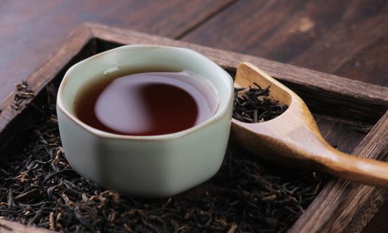 喝紅茶有哪些好處？十大功效助你養(yǎng)生保?。? data-bd-imgshare-binded=