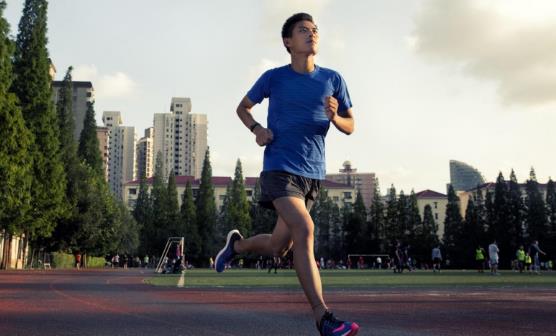 冬天跑步怎么做燃脂效果好？冬天跑步燃脂要注意什么？