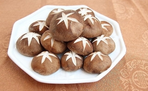 冬菇為什么又稱龍船香菇，知名品牌冬菇營養(yǎng)價值高