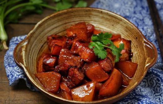 燉肉用什么調(diào)料？燉肉放什么東西容易爛