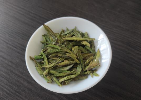 龍井茶可以用沸水泡嗎？經(jīng)常喝龍井茶對身體好嗎