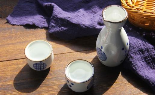 白酒喝了對(duì)身體有什么好處？哪些人不要喝白酒