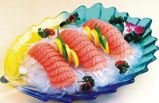 三文魚是生吃的嗎？三文魚生吃和熟吃的營養(yǎng)區(qū)別？