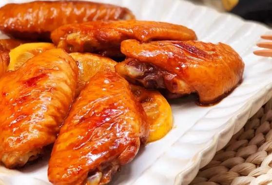可樂(lè)雞翅怎么做好吃？香鍋雞翅的做法是什么？