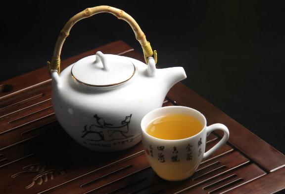 茶葉的功效有哪些？茶葉敷眼睛的好處？