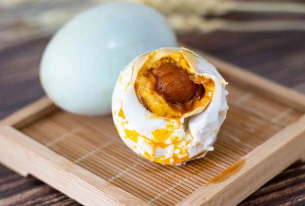 一斤咸鴨蛋放多少鹽？咸鴨蛋腌10天可以吃嗎？