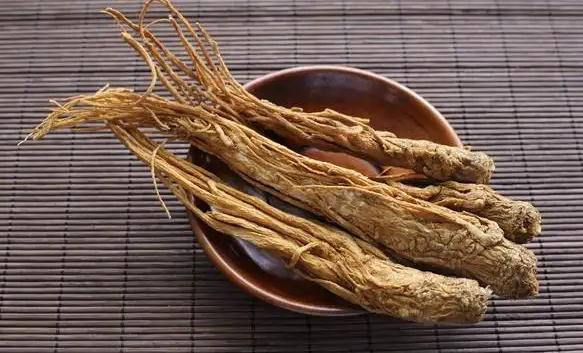 當(dāng)歸黃芪煮蛋吃的禁忌有哪些？當(dāng)歸黃芪排骨湯的禁忌有哪些？