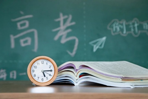 高考結(jié)束，近視的你會(huì)選擇摘鏡嗎？聽聽東南眼科醫(yī)院專家怎么說