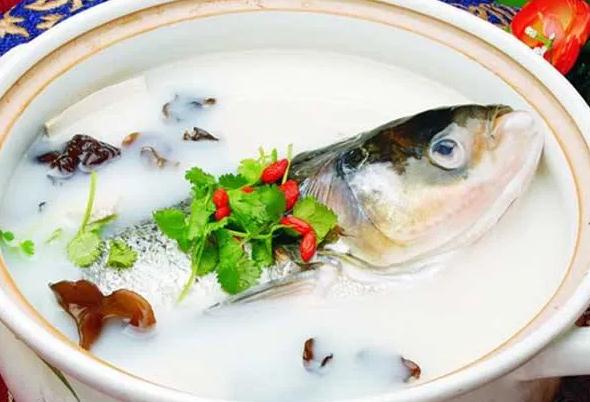 魚湯隔夜能喝嗎？魚湯放冰箱第二天能喝嗎？