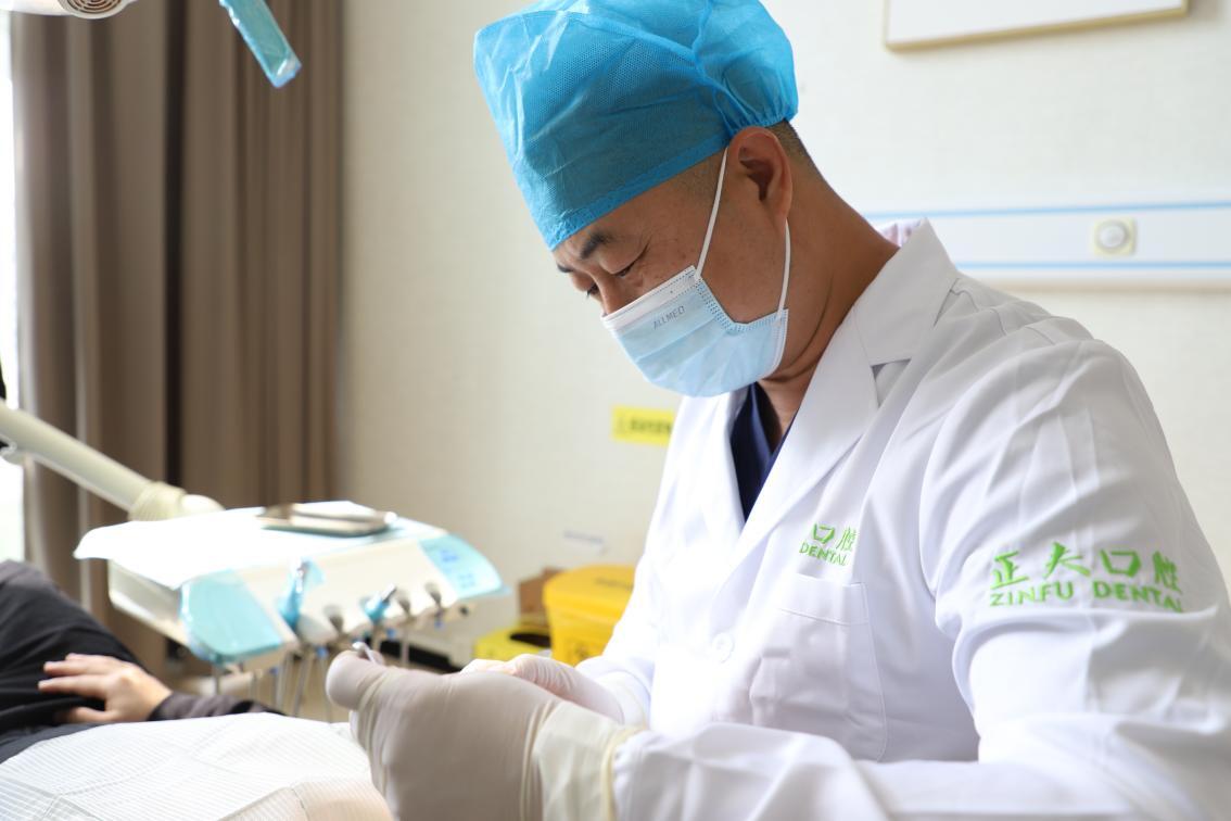 深耕口腔種植，正夫口腔張帥玉重建老年患者的尊嚴(yán)