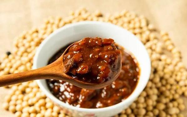 黃豆醬的營養(yǎng)成分有哪些？黃豆醬食用注意有哪些？