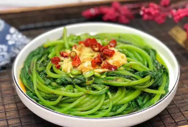 茼蒿可以怎么吃呢？茼蒿包餃子需要焯水嗎？