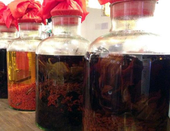 藥酒用什么酒最好 汾酒,茅臺,習酒,郎酒等,50°- 60°