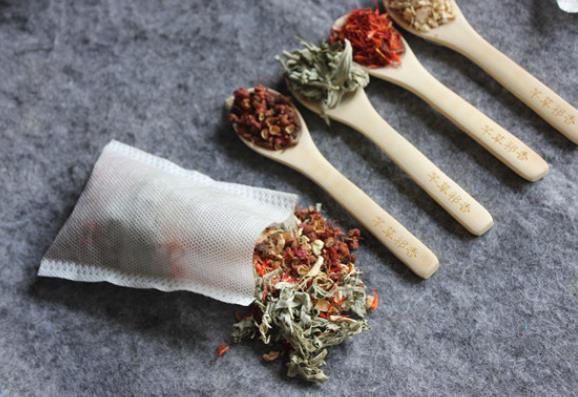 艾葉泡腳的副作用 過(guò)敏,無(wú)明顯副作用,視情況而定