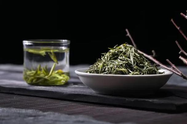 綠茶有哪幾種茶葉？夏天喝紅茶還是喝綠茶比較好？