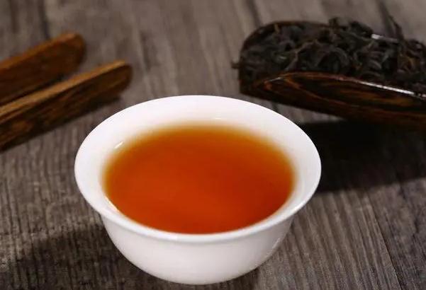 泡紅茶注意事項有哪些？女人喝紅茶的功效有哪些？