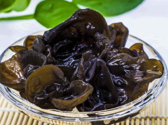 木耳隔夜還能吃嗎 隔夜被細(xì)菌侵?jǐn)_引起腹痛