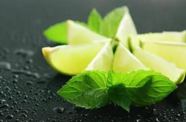 檸檬水可以天天喝嗎？檸檬水白天喝會(huì)變黑嗎？