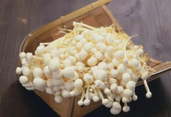 涼拌金針菇的做法是什么？培根金針菇卷的做法是什么？