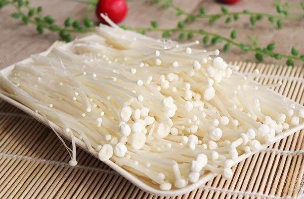 金針菇凍了能吃嗎？金針菇放久了會(huì)有毒嗎？