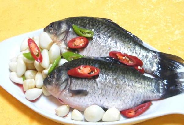 孕產(chǎn)婦吃鯽魚有什么好處？鯽魚不能和什么一起吃？